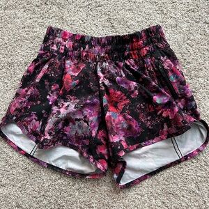 Lululemon Tracker shorts 4” - size 4